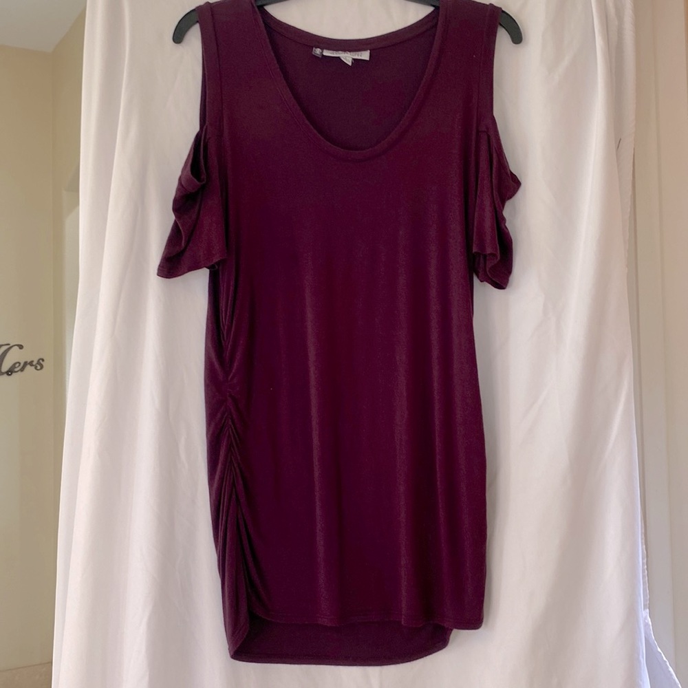 Jennifer Lopez Winw color shirt with cutout sleeves and side gathers S L
